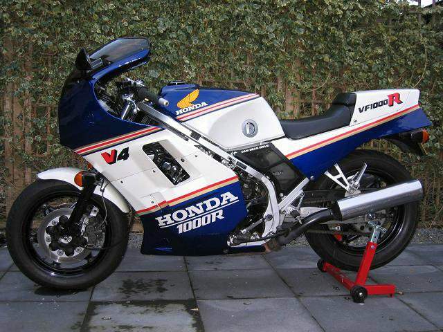 HONDA VF 1000R Rothmans Replica 1986 запчасти