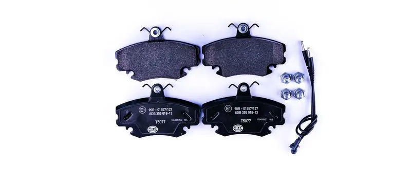HELLA 8DB355018131 Комплект тормозных колодок