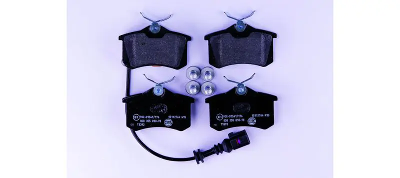 HELLA 8DB355010781 Комплект тормозных колодок