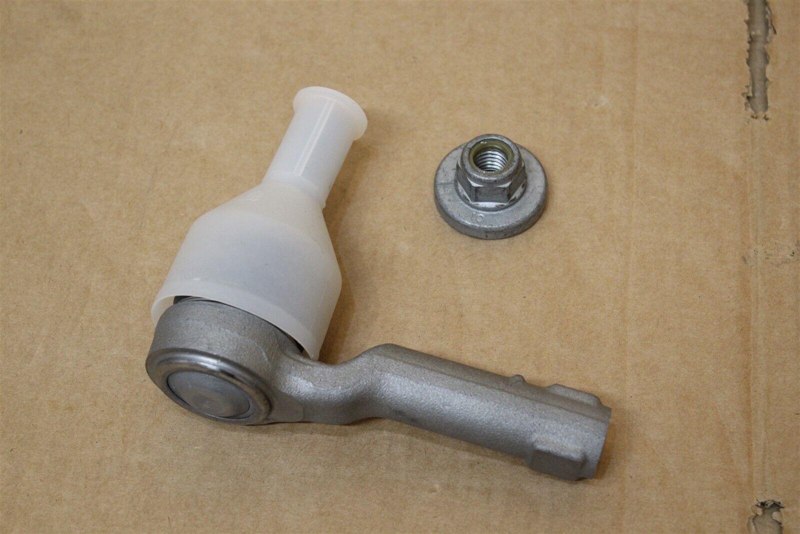 LAND ROVER LR135927 Наконечник поперечной рулевой