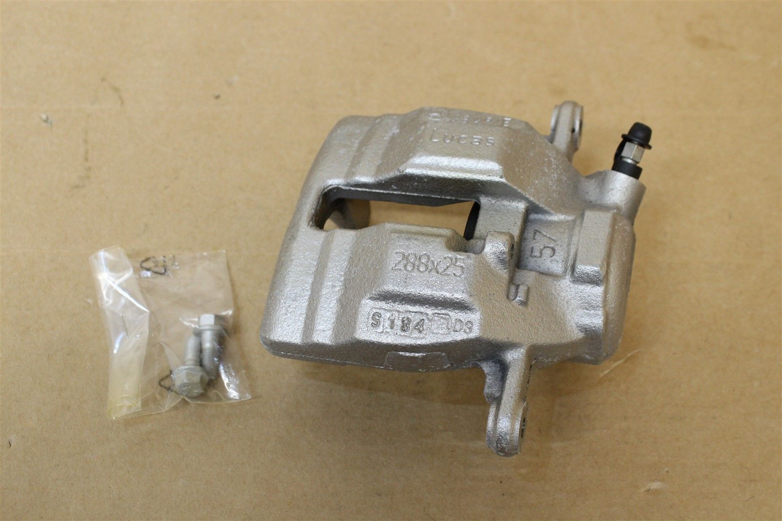 MERCEDES-BENZ A0044203383 Суппорт передний левый W203