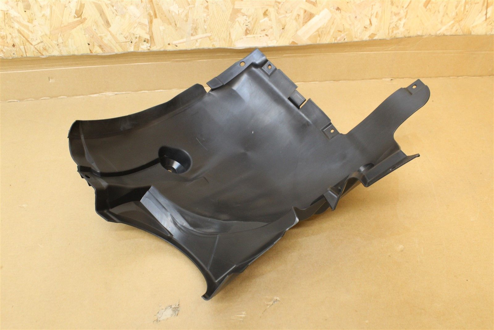 MERCEDES-BENZ A2038840622 Подкрылок MB203 FR R