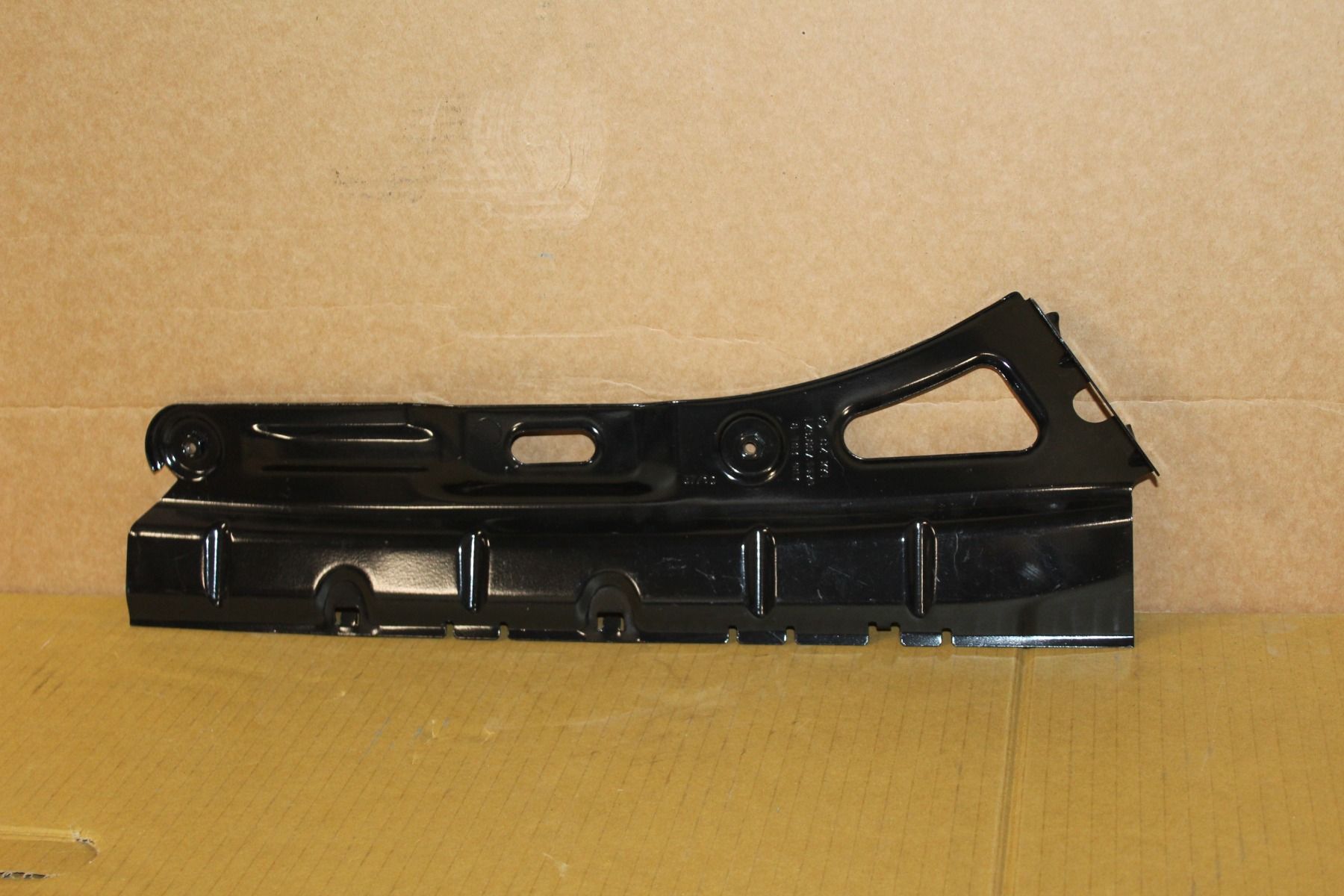 1Z5807147A Кронштейн бампера SKODA