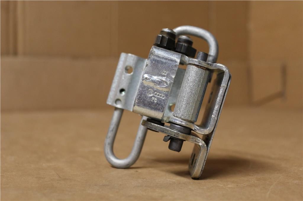 VAG 3B4833412D Шарнир двери