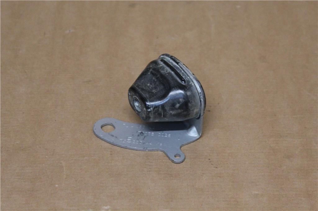VAG 7L6253144 КРОНШТЕЙН ПОВОРОТНОГО КУЛАКА