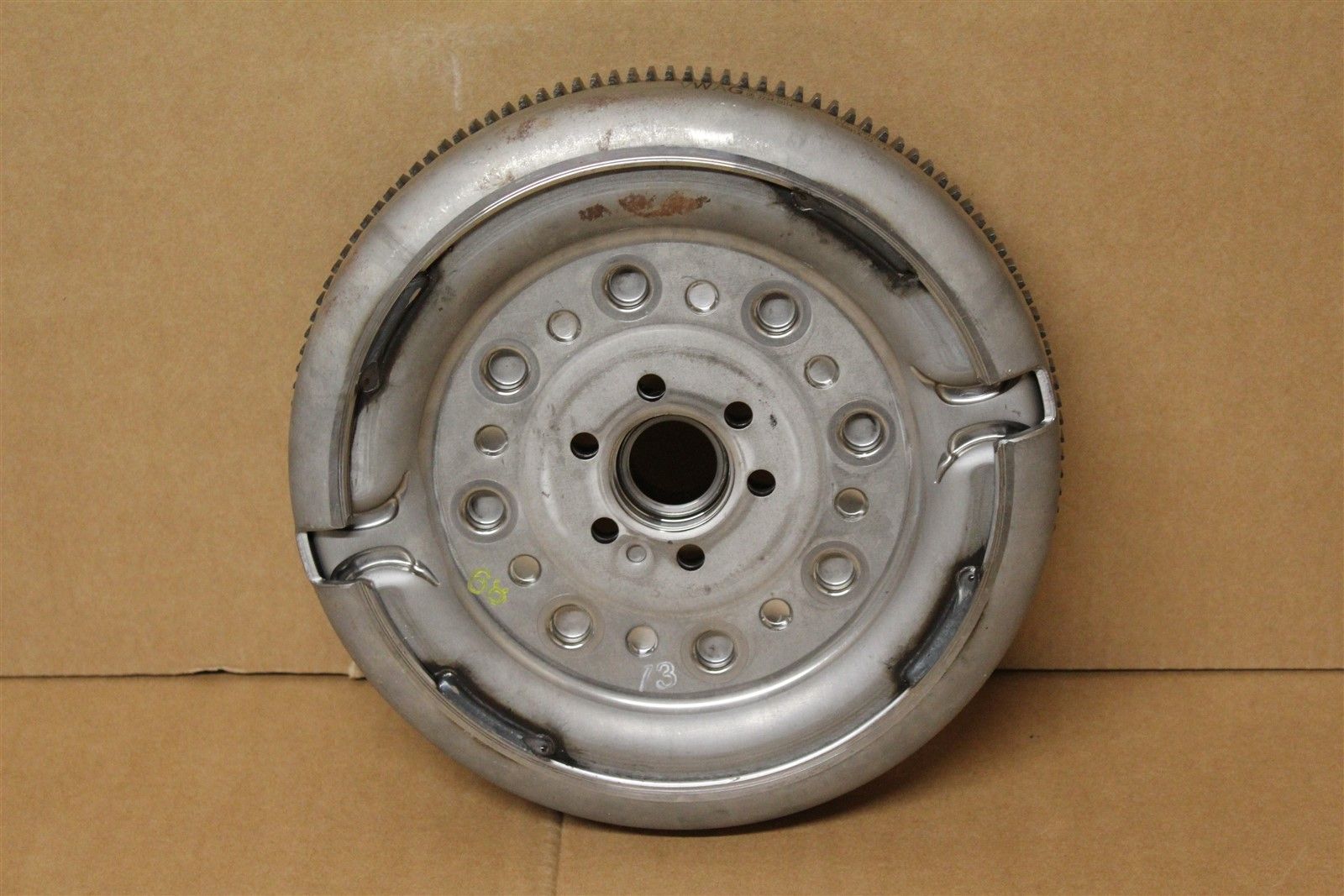 03L105266CT Маховик