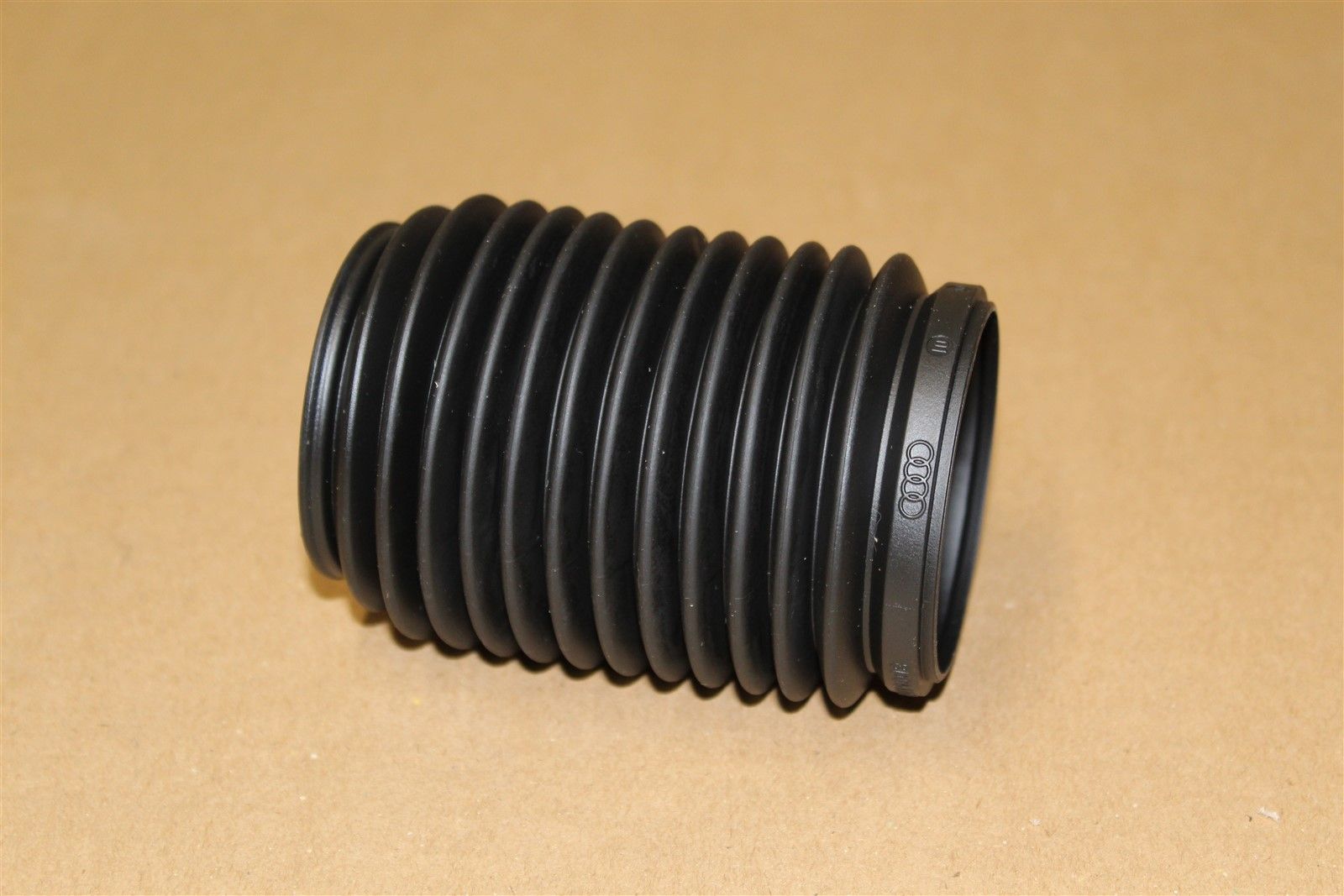 VAG 8D0512157 Гофрированный чехол