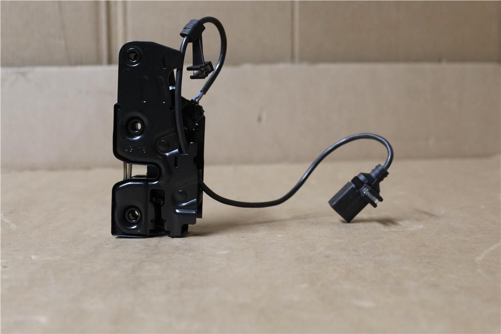 VAG 8K0823509G Замок дверцы с