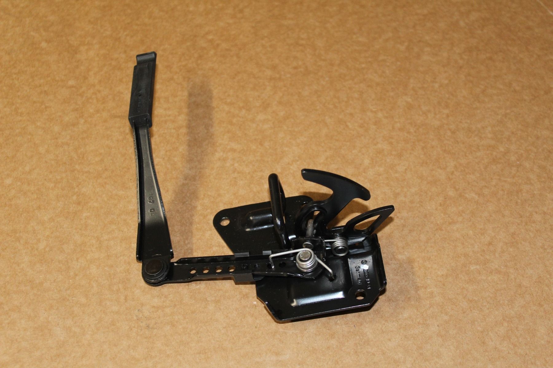 VAG 4Z7823480A Крюк захватный