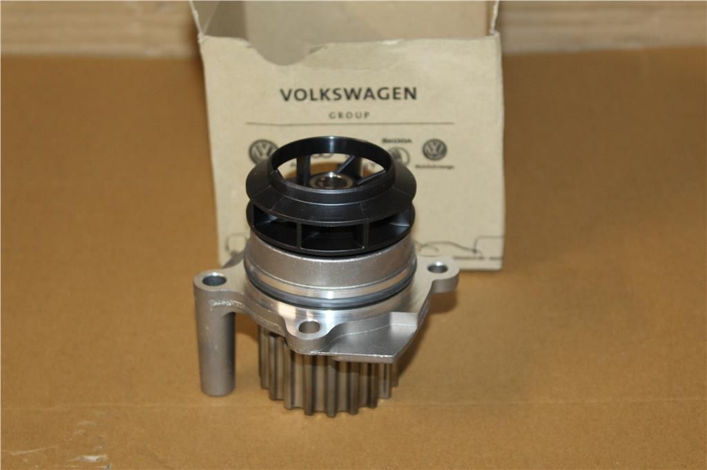 VAG 03L121011QX насос водяной