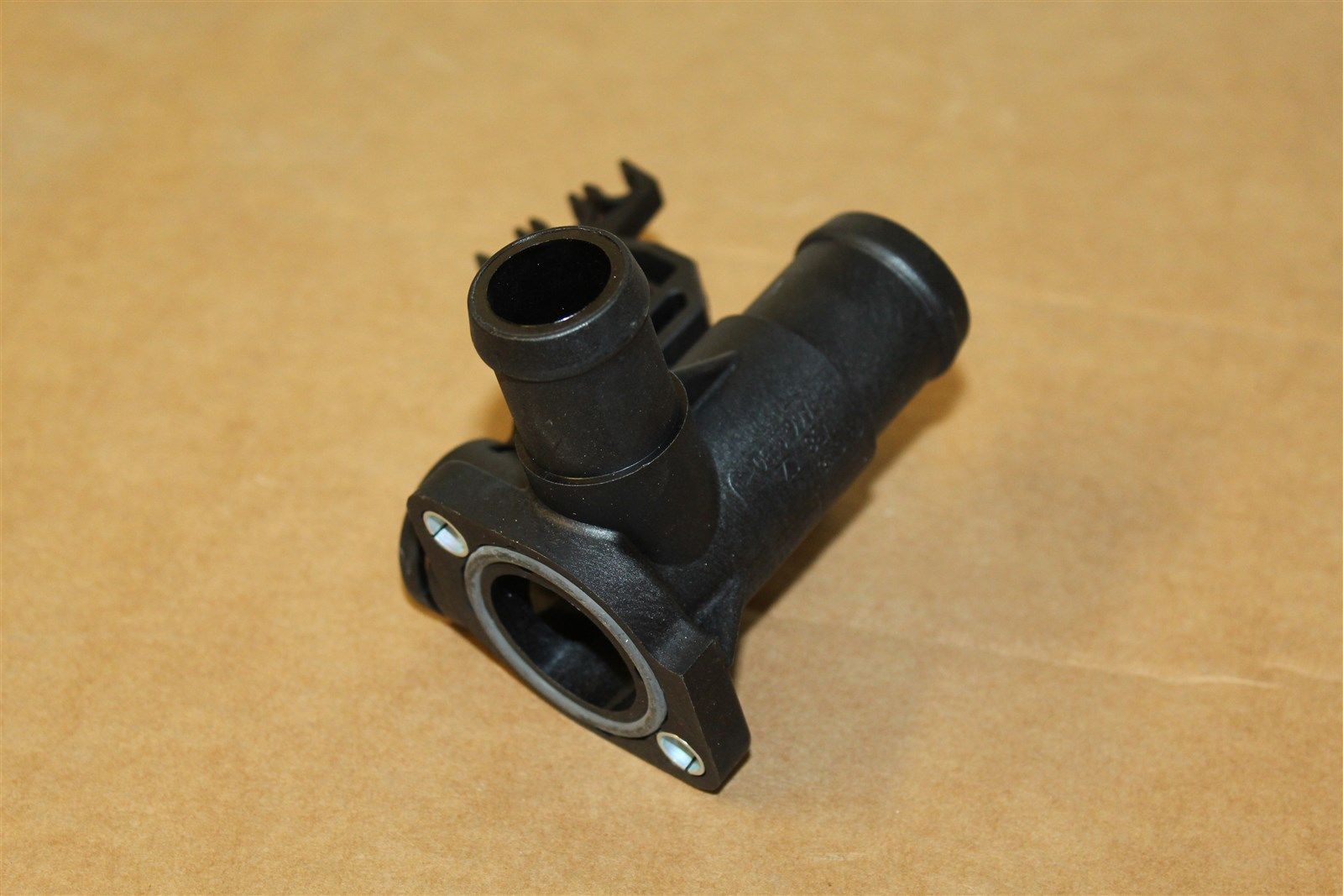 VAG 038121132E Фланец с уплотн кольцом