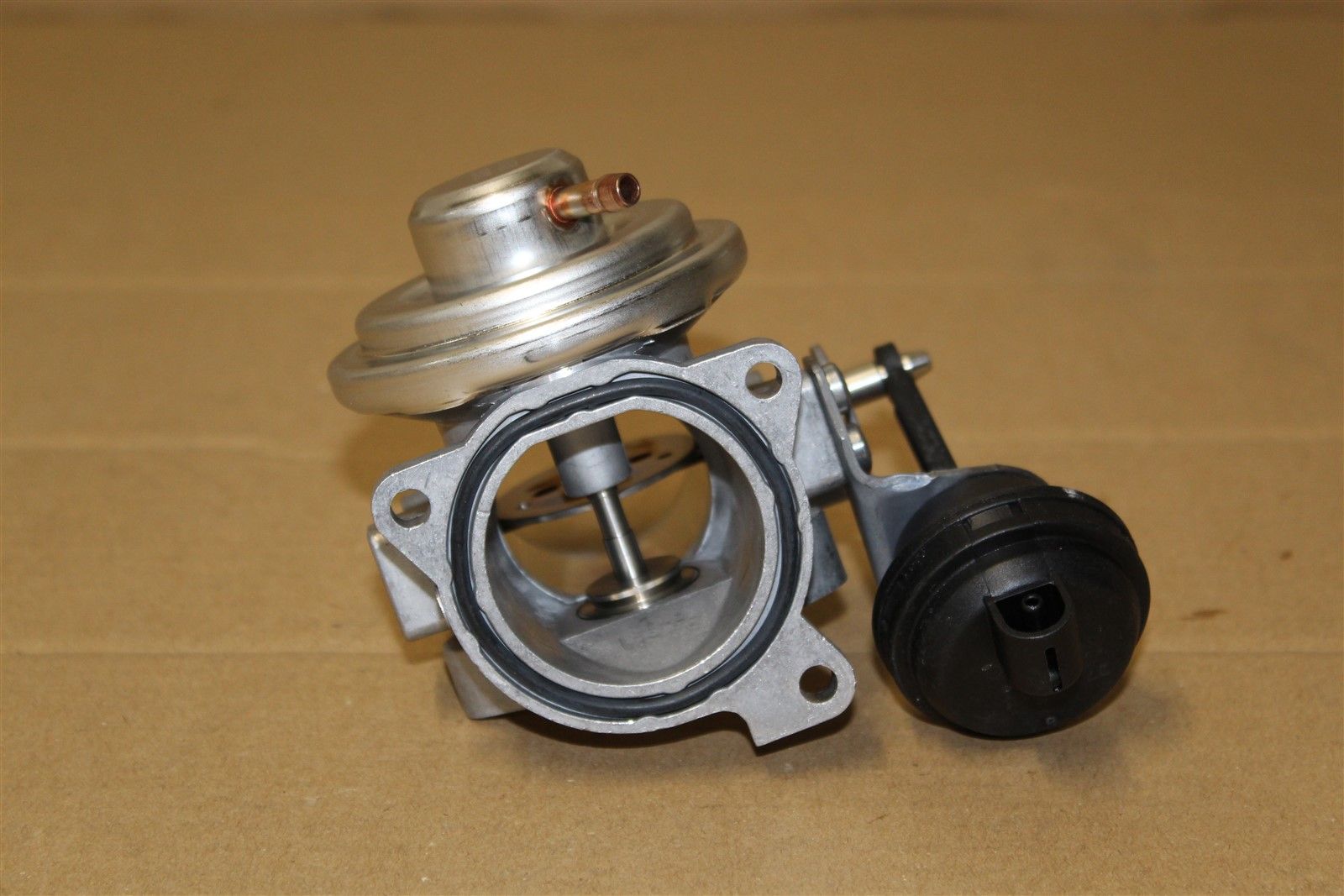 VAG 045131501L Клапан системы циркуляции ог