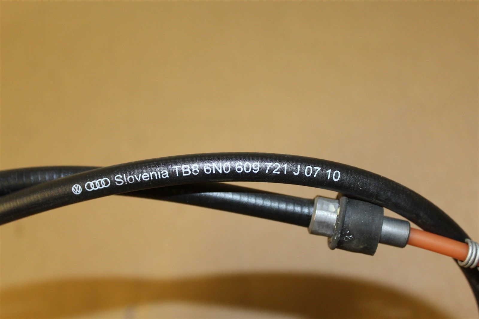 VAG 6N0609721J Трос стояночного тормоза