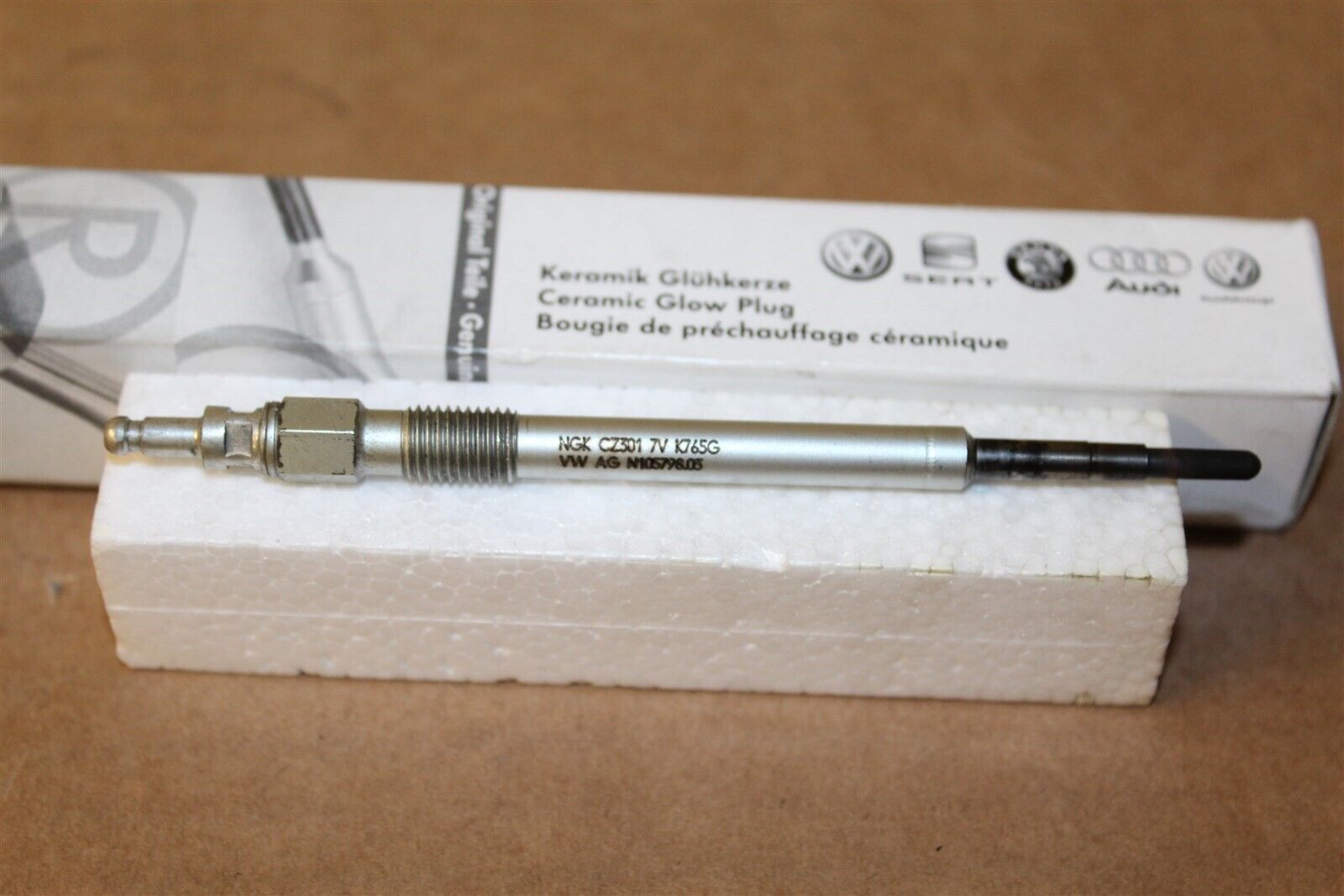 VAG N10579805 Свеча