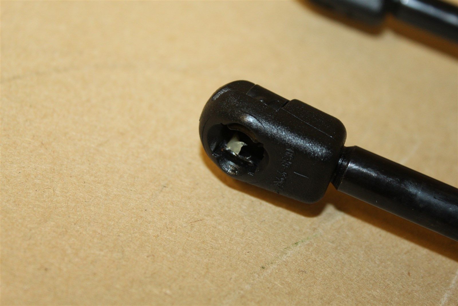 VAG 7M0827550F Упор газовый