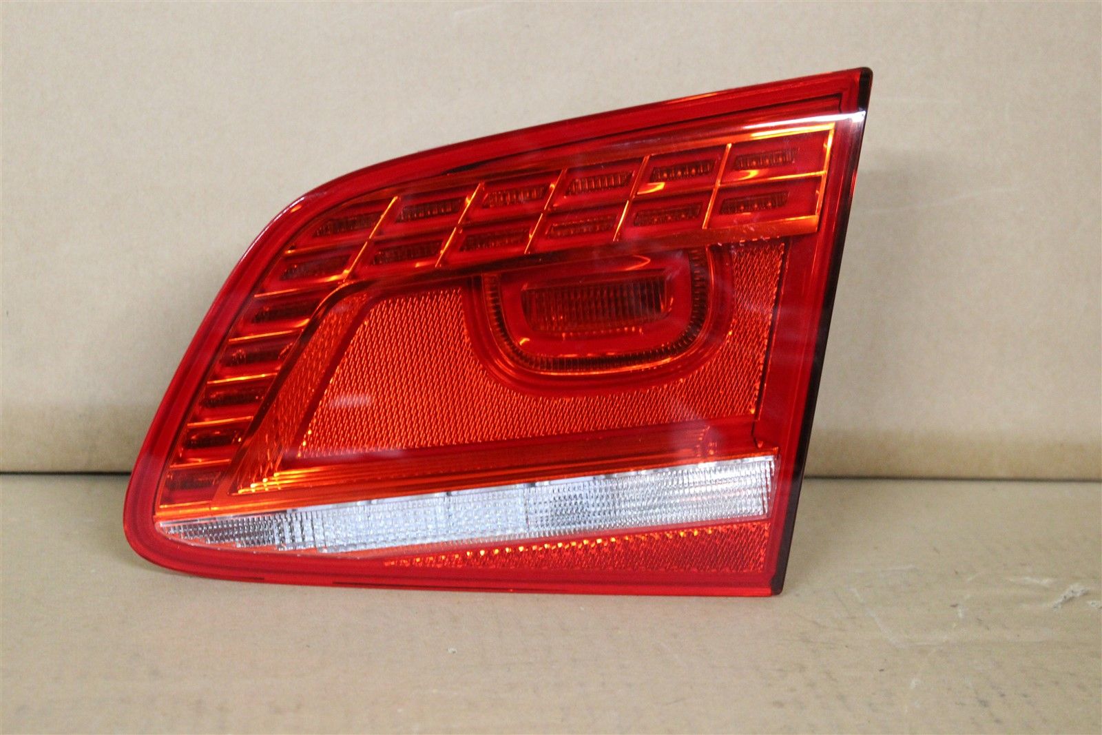 VAG 3AE945308C Фонарь правый внутренний
