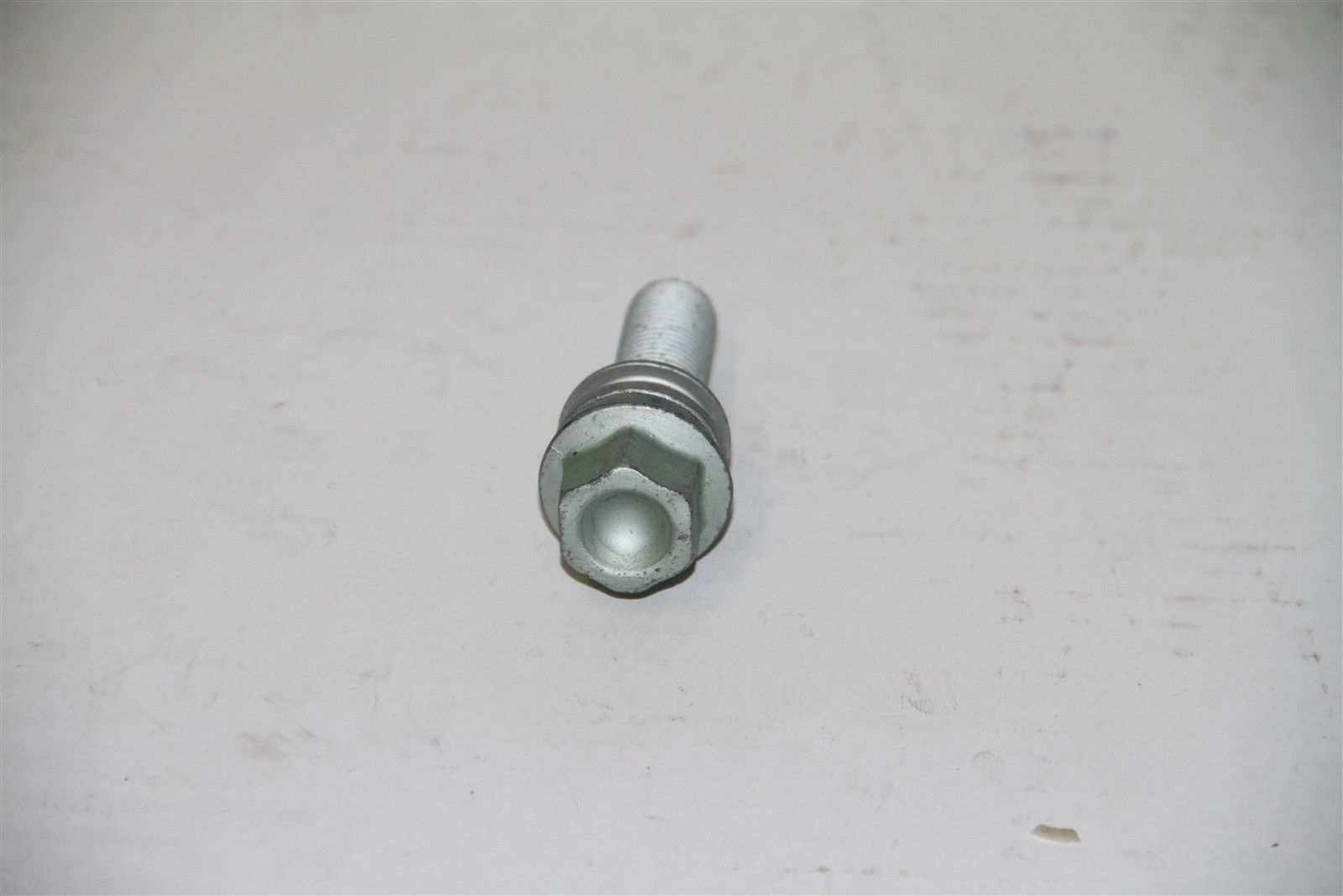 VAG WHT002529 Болт колёсный