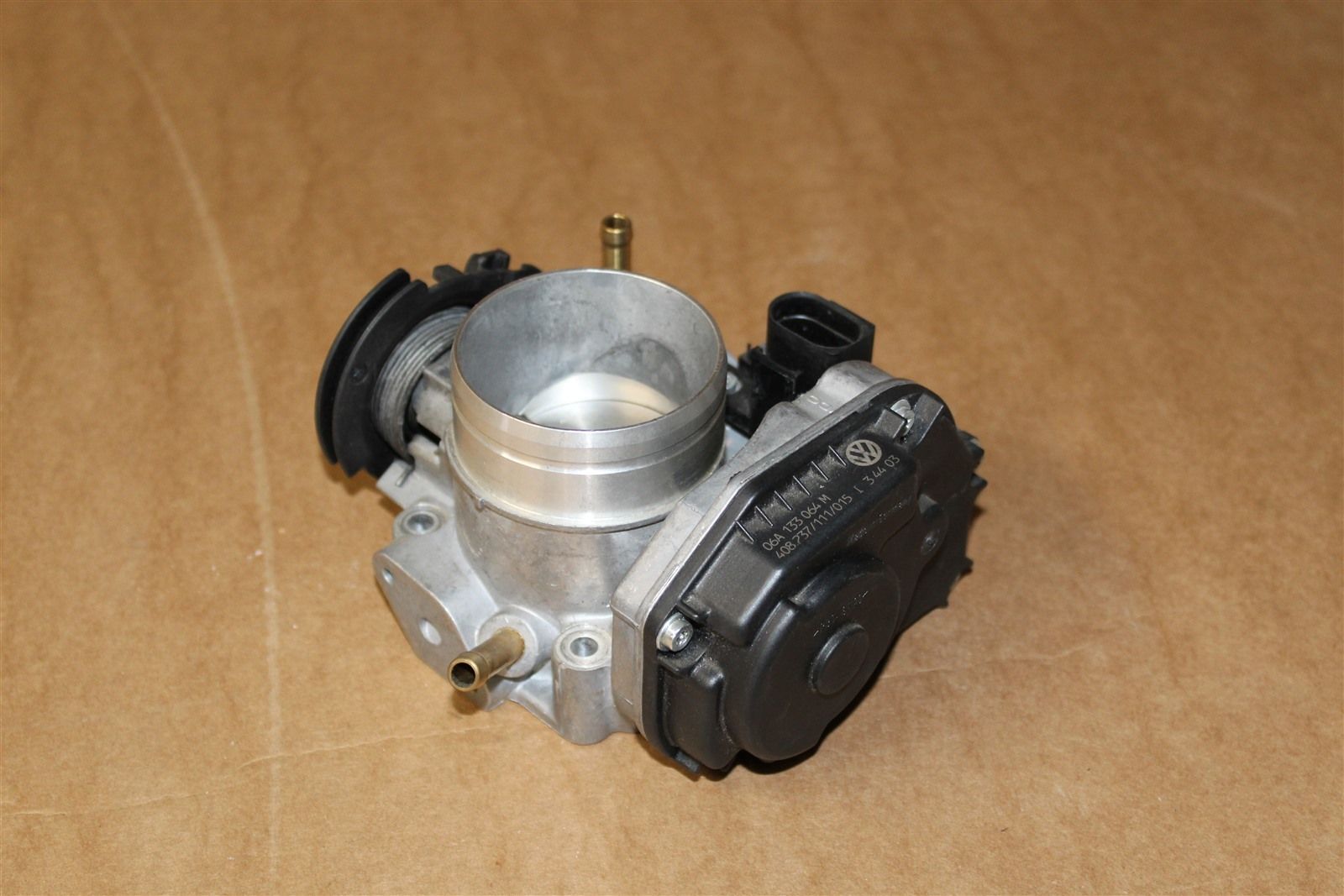 VAG 06A133064M Блок дроссельной заслонки