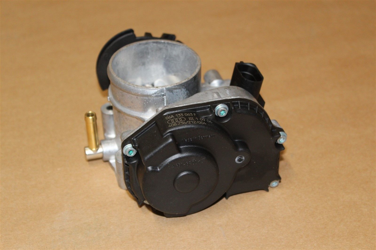 VAG 06A133063F Блок дроссельной заслонки