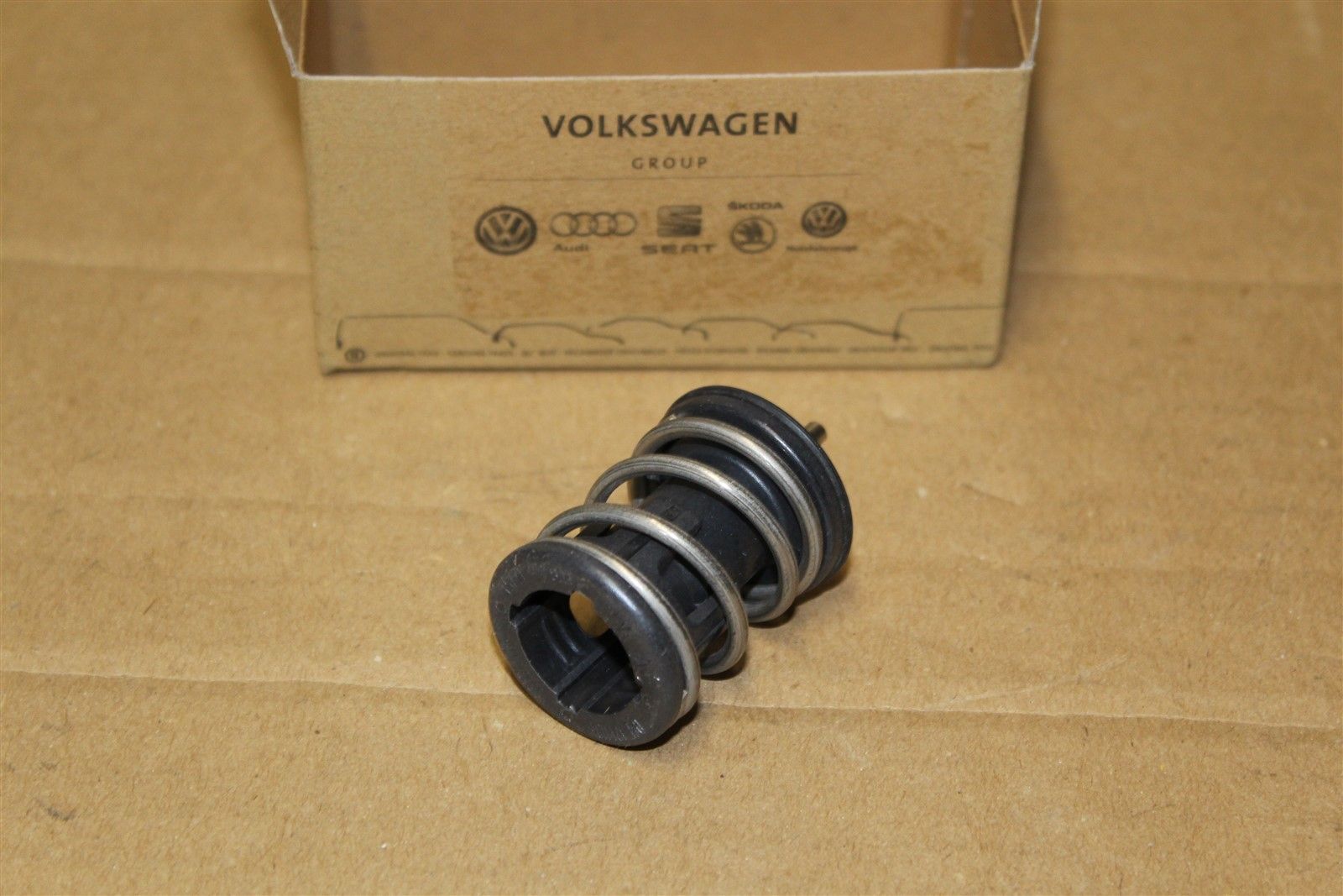 VAG 04E121113F Термостат VW GOLF VII (2012>)