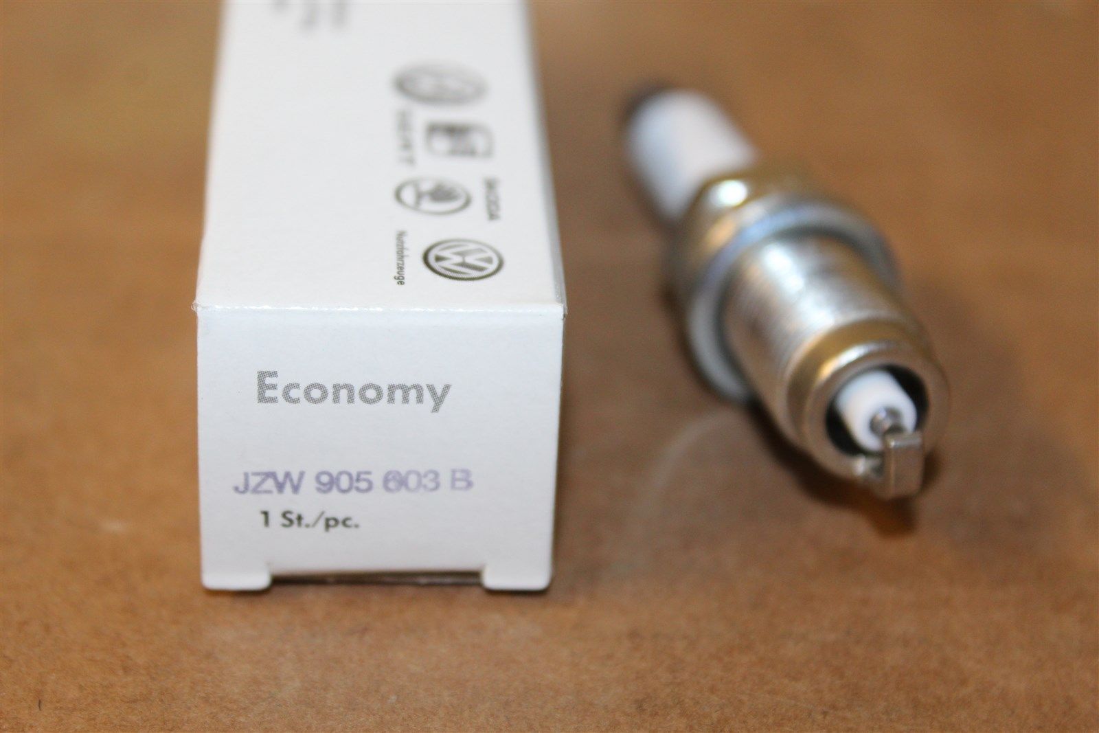 VAG JZW905603B Свеча зажигания
