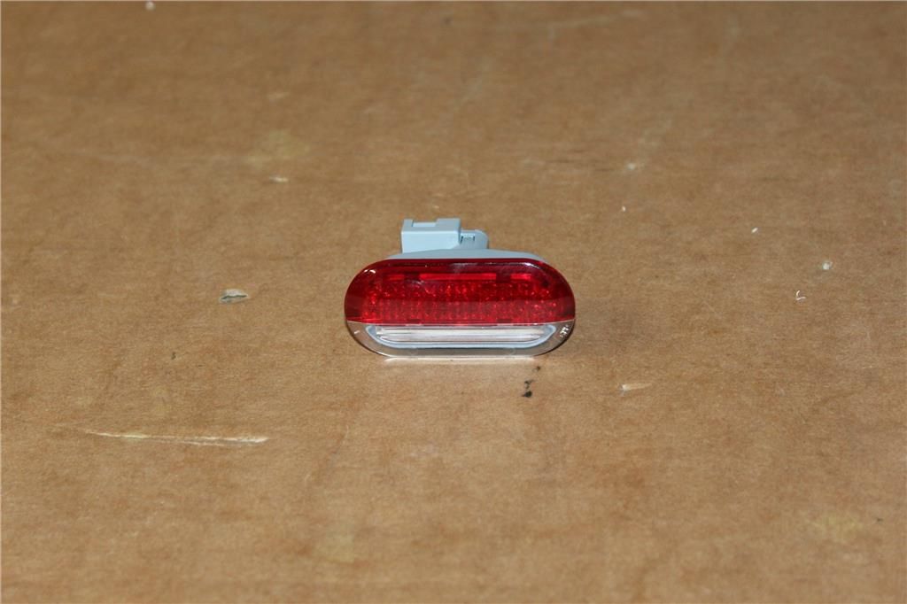 1J0947411E Плафон света