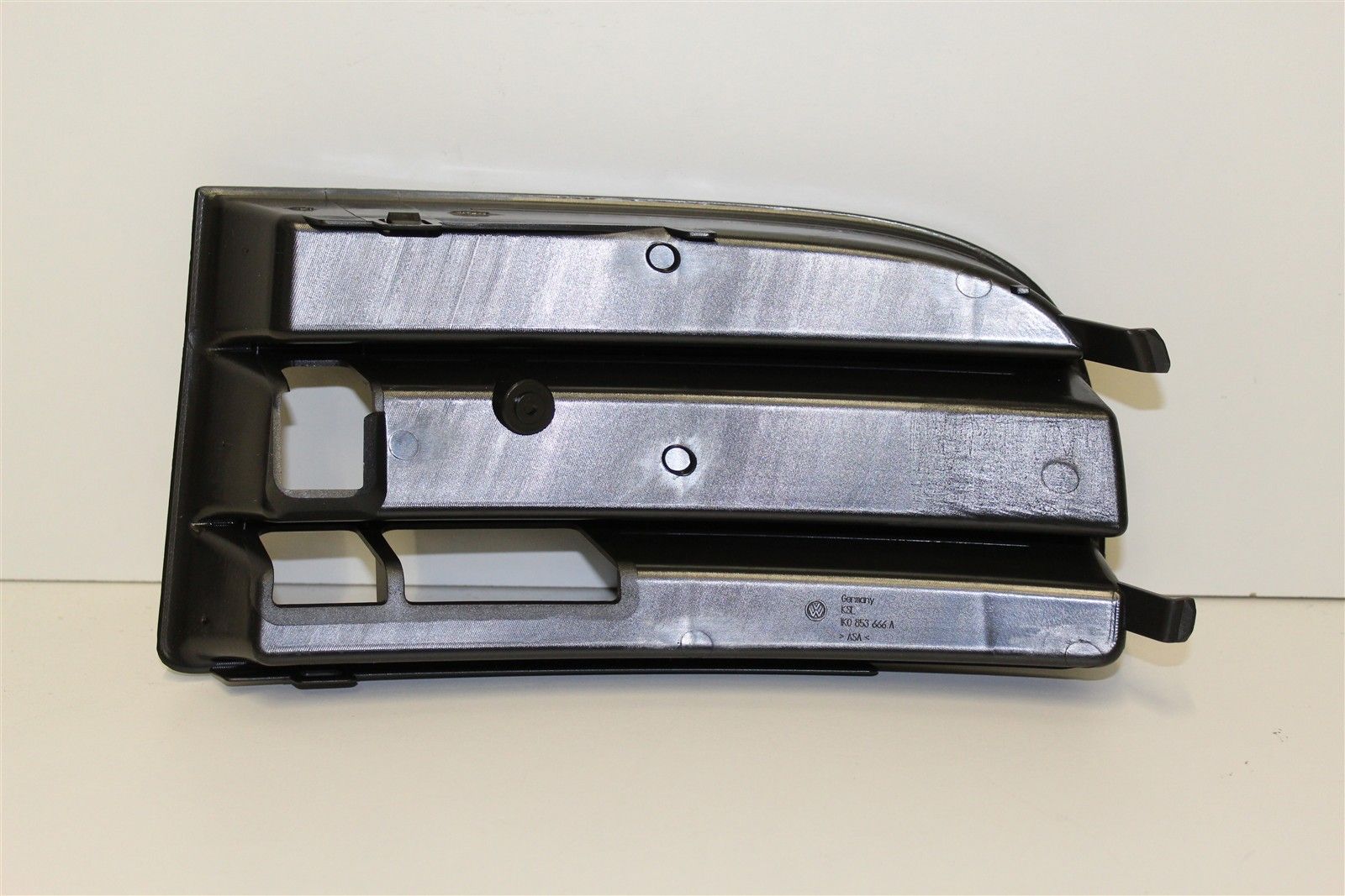 1K0853666A9B9 Решетка бампера VW Golf (06-)