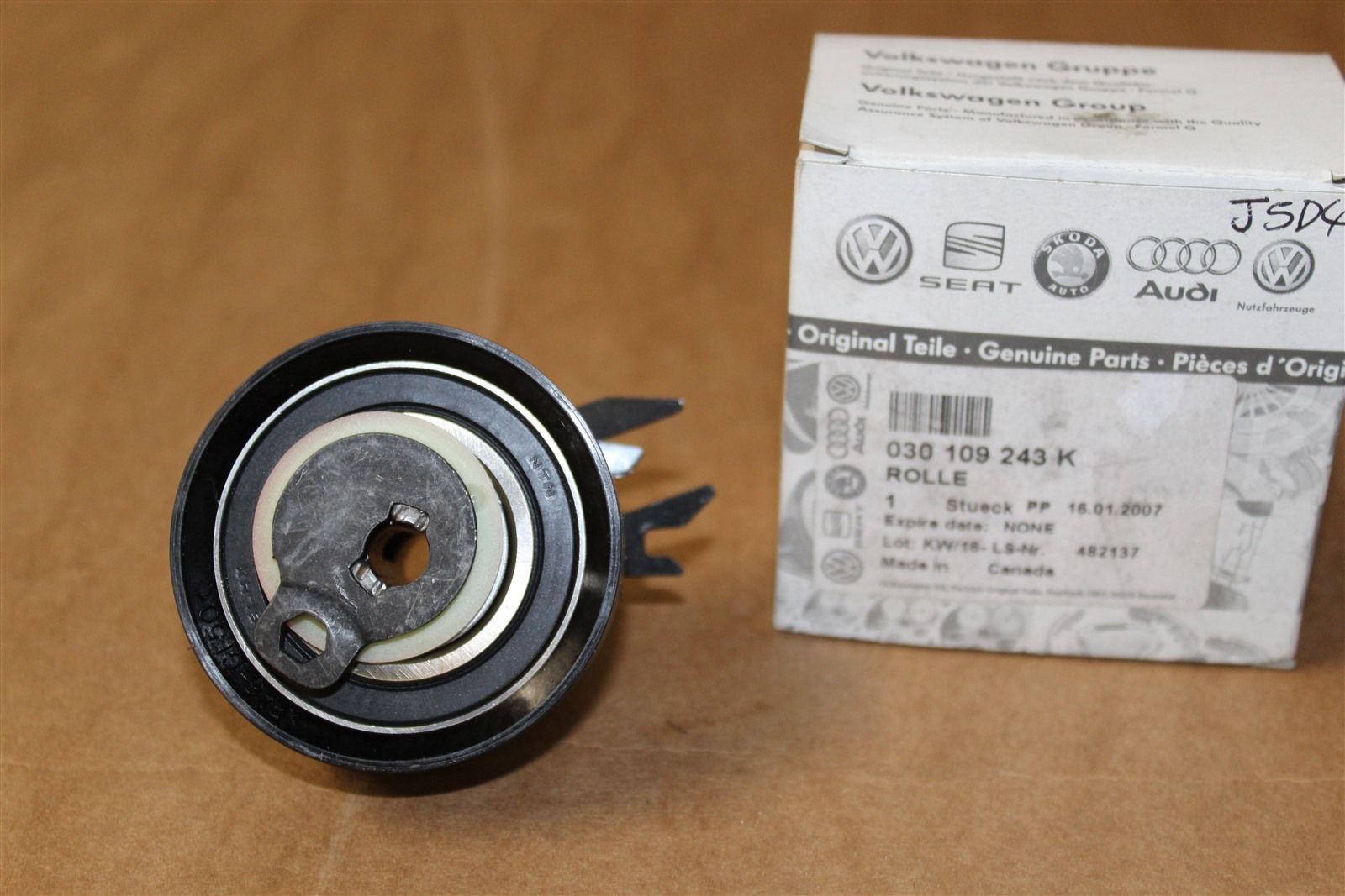 VAG 030109243K Ролик натяжной