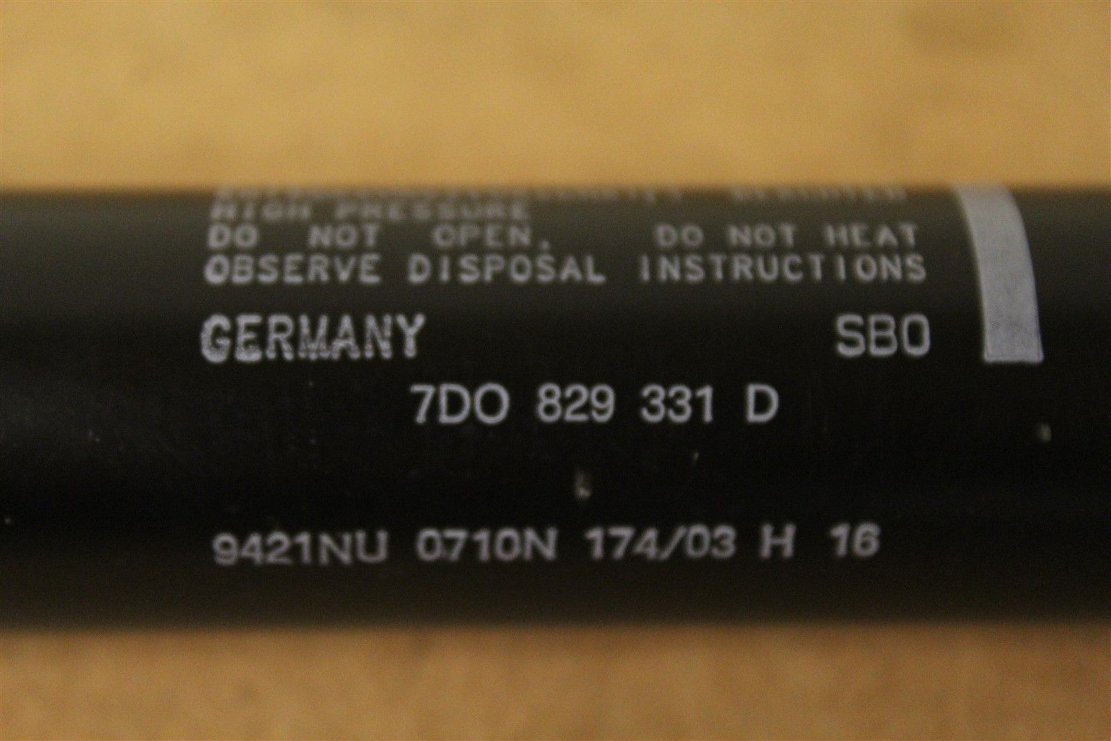 VAG 7D0829331D Газовый упор