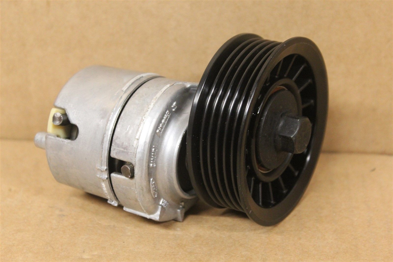 FORD 1114935 Ролик нятяжителя