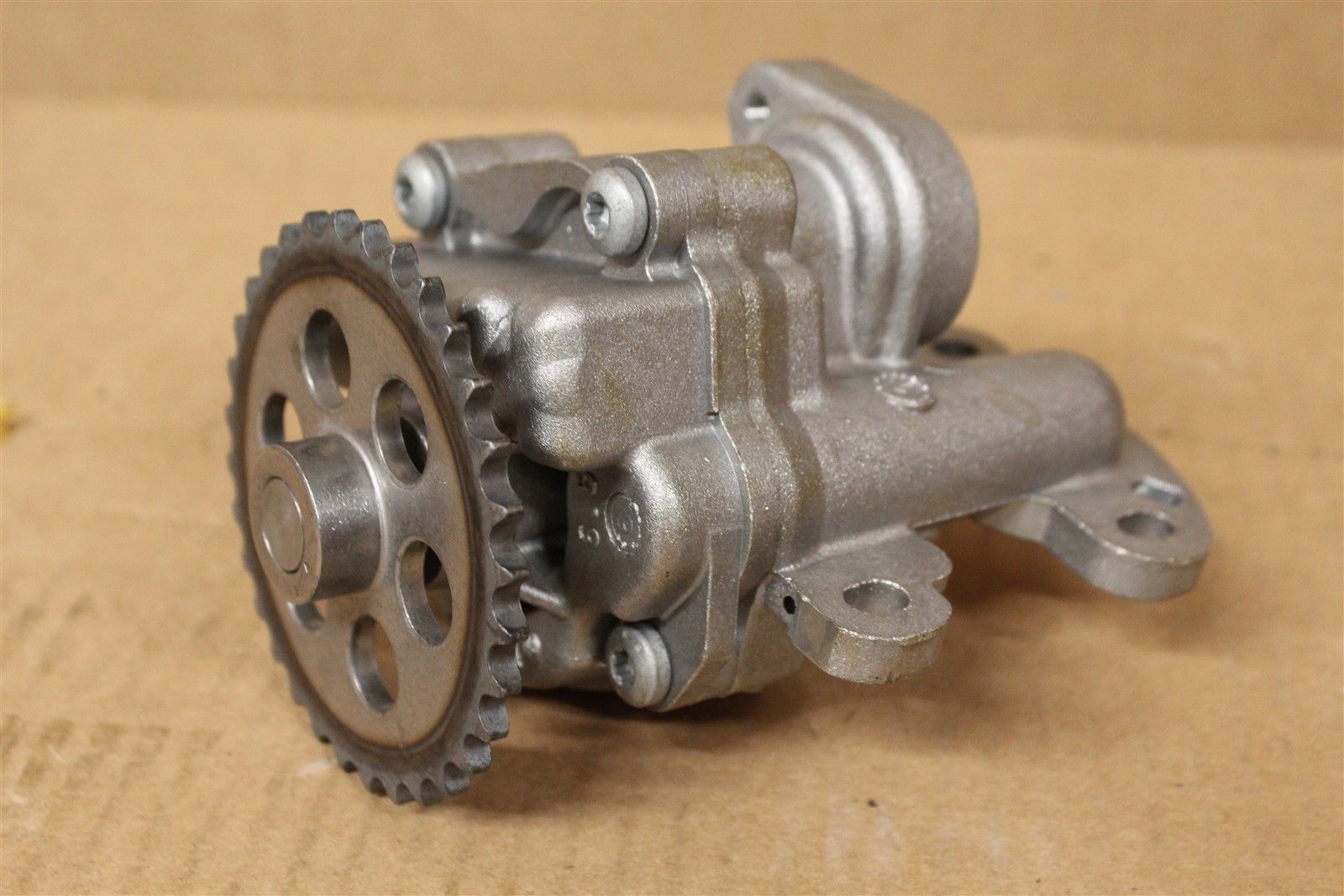 FORD 1456884 Насос масляный 1456884 Boxer