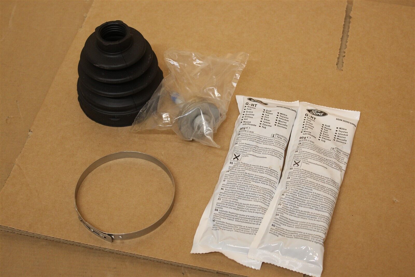 FORD 1526439 Пыльник шруса внутренний ST