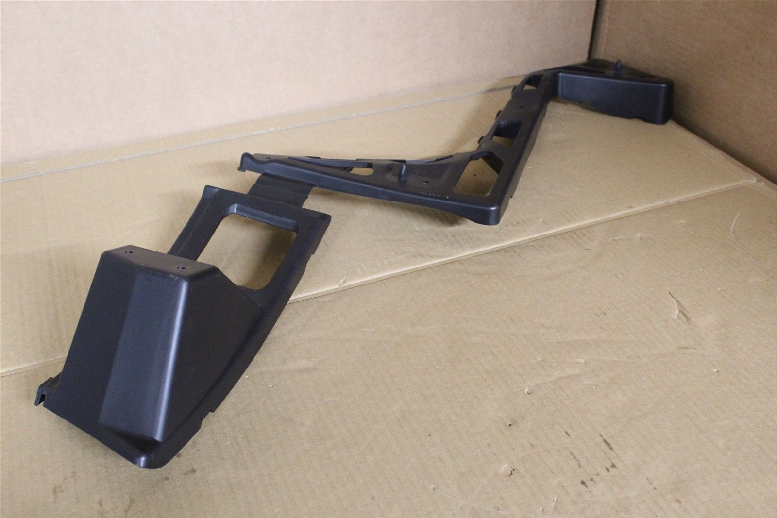 FORD 1717494 КРОНШТЕЙН БАМПЕРА