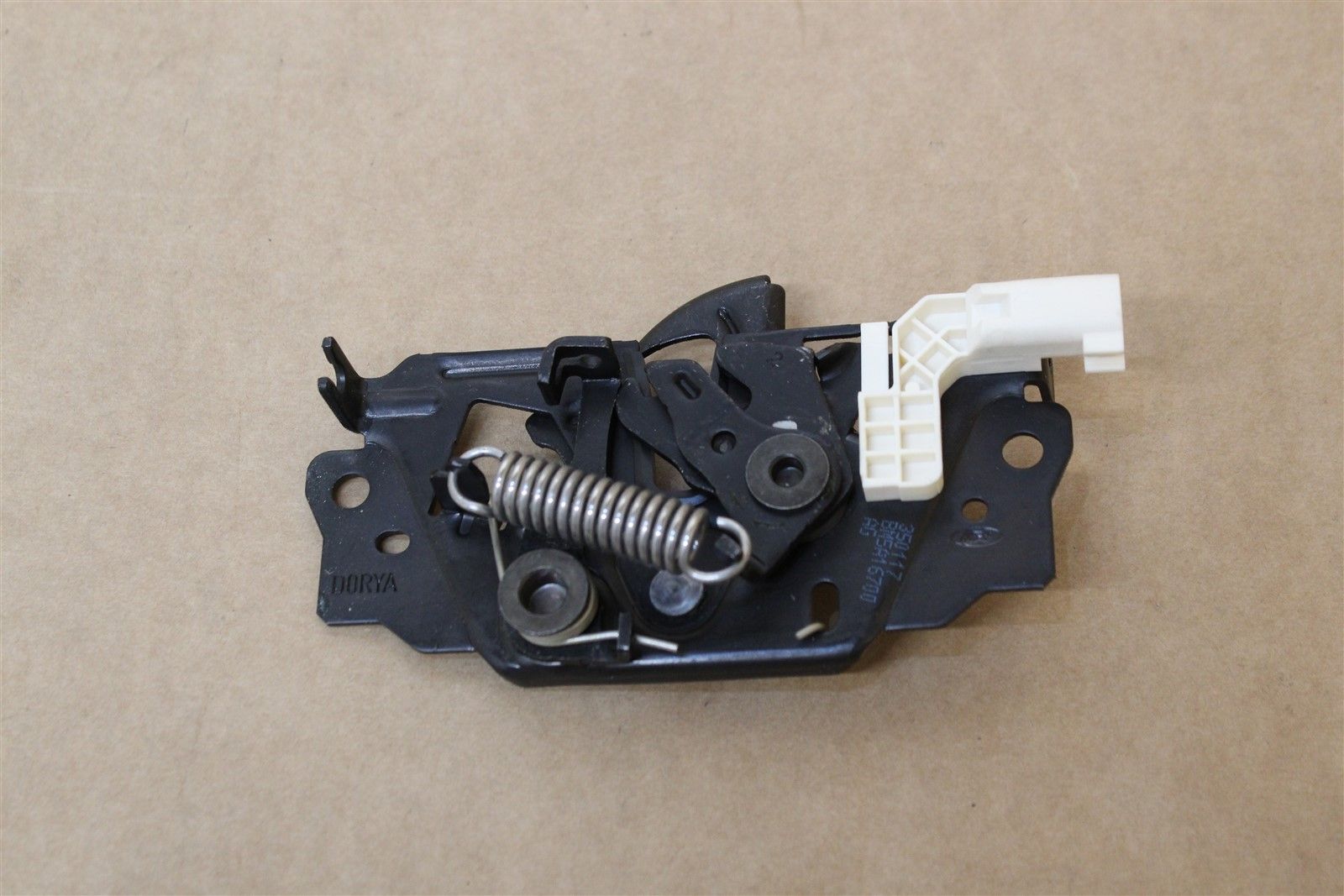 FORD 1808504 Замок капота (а м без штатной