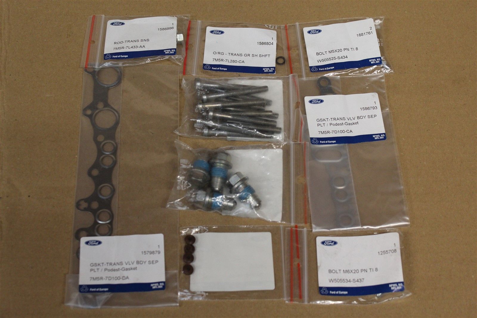 FORD 1848704 КОМПЛЕКТ УСТОНОВОЧНЫЙ ДЛЯ