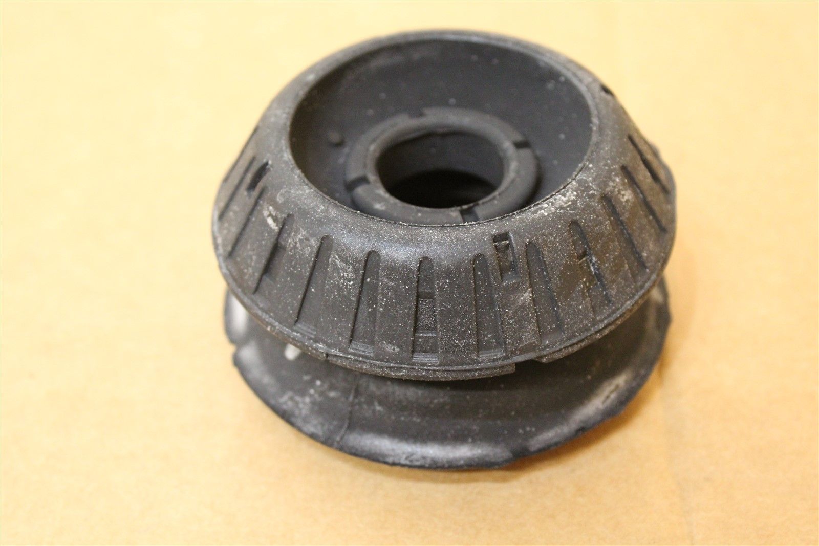 TOYOTA 486090D040 Суппорт амортизатора