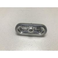 Повторитель на крыло белый VAG Caddy III (2004 - 2015) 2K0949117