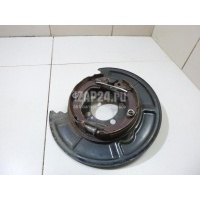 Щит опорный задний правый Toyota Verso (2009 - ) 465030F040