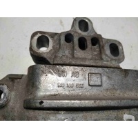 Подушка крепления двигателя Volkswagen Touran 2010 1k0199555at