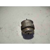 Подушка крепления двигателя Audi A4 B6 2003 8e0199379