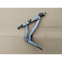 Петля багажника правая 1K5827302A Volkswagen Jetta V Фольксваген Джетта 5 б/у