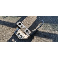 Кронштейн переднего бампера Audi A8 1998 4d0821137