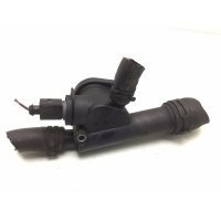 Фланец (тройник) системы охлаждения Volkswagen Golf 5 2005 038121132D