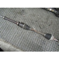 Полуось передняя правая (приводной вал, ШРУС) Renault Megane 2005 8200613827