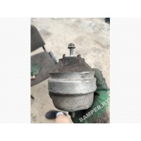 Подушка крепления двигателя Volkswagen Passat B5 1999 8D0199379G