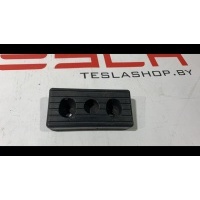 Опора под домкрат (поддомкратная подушка) Tesla Model S 2012 1009124-00-C