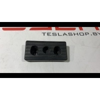 Опора под домкрат (поддомкратная подушка) Tesla Model S 2012 1009124-00-C