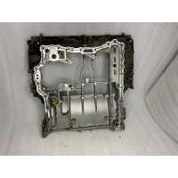Поддон верхний Audi A4 B8/8K 2010 06E103603P,06E103601K
