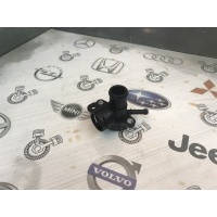 Патрубок системы охлаждения Volkswagen Passat B6 06J121132G
