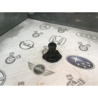 Патрубок системы охлаждения Volkswagen Passat B3 1988 026121144E